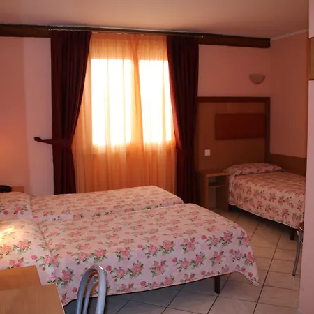 Lutetia 3*
