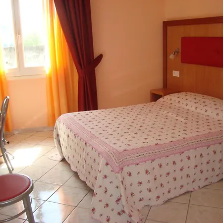 Hotel Lutetia 3*