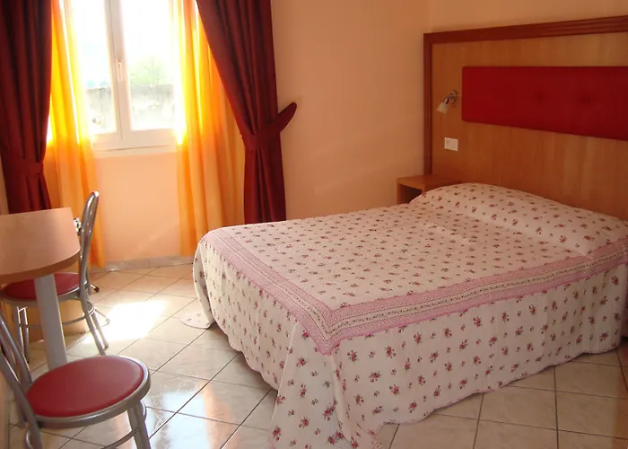 Lutetia - Climatisé Hotel Lourdes