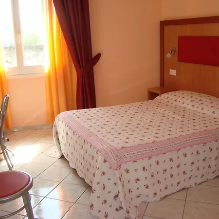 Lutetia Отель Лурд